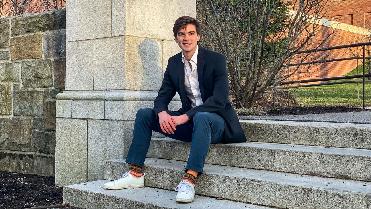 As a Coro fellow, Peter Heckendorn 鈥�22 will learn about how policies are shaped through meetings with city leaders, rotational field placements across various industries and weekly seminars.