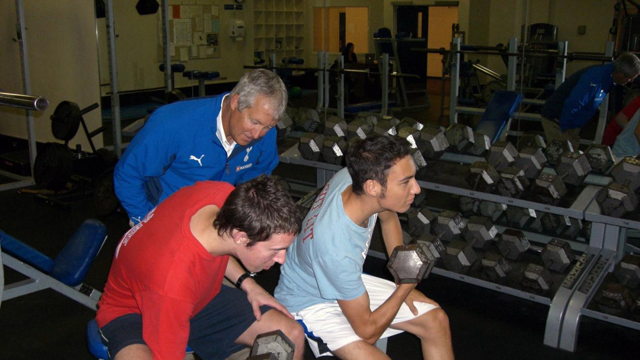 Professor Swartz instructs Weigh Training class